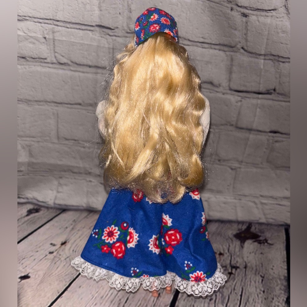*SOLD on MERCARI 1995 Norwegian Barbie Doll Dolls Of The World Collector Edition - Picture 4 of 4
